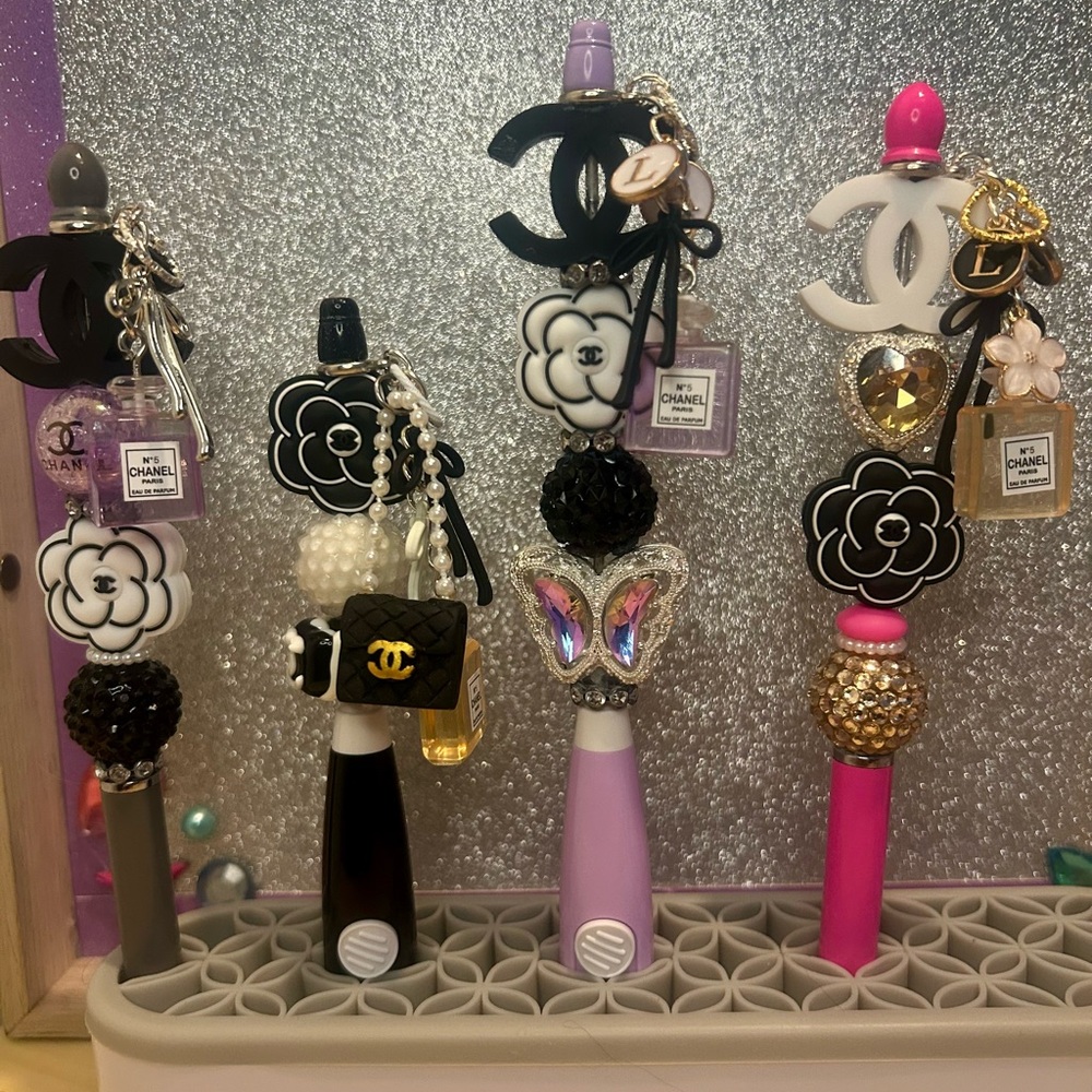 Custom pens 🖊️💕 - Picture 9 of 16